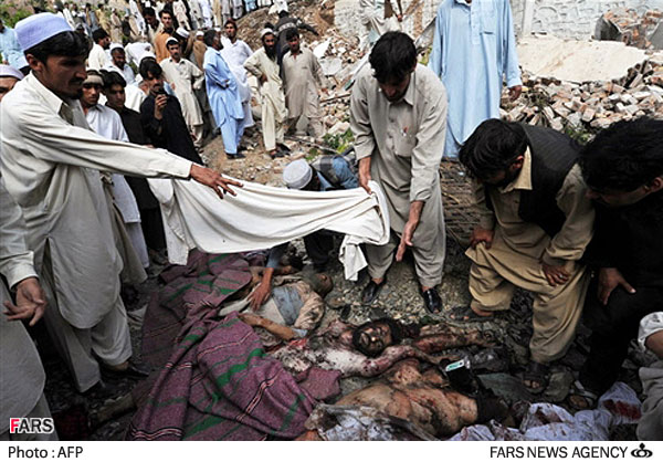 انفجار بمب در مسجدي در پاكستان هنگام نماز جمعه 50 كشته و 70 زخمي بر جا گذاشت
